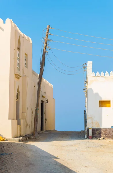 Vista de una estrecha calle de la ciudad omaní Al Ayjah . —  Fotos de Stock