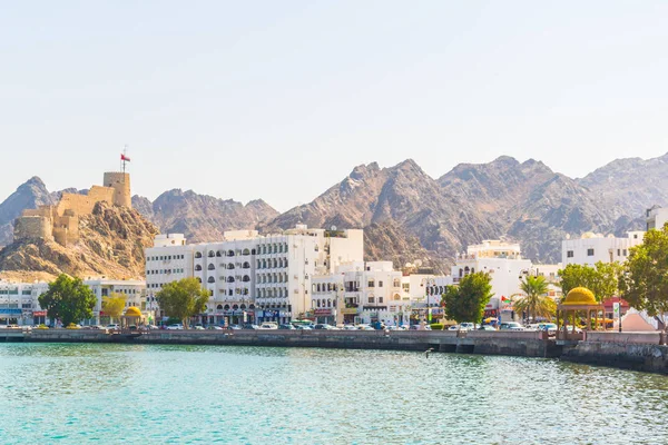 View of coastline of Muttrah district of Muscat, Oman. — Stock Photo, Image