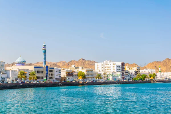 Вид на побережье района Муттра города Маскат, Оман . — стоковое фото