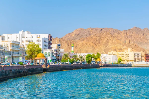 Вид на побережье района Муттра города Маскат, Оман . — стоковое фото