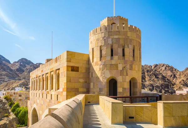 Veduta della vecchia porta della città vecchia di Muscat, Oman. — Foto Stock