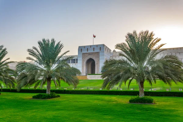 Kilátás a Parlament épületén Muscat, Omán. — Stock Fotó