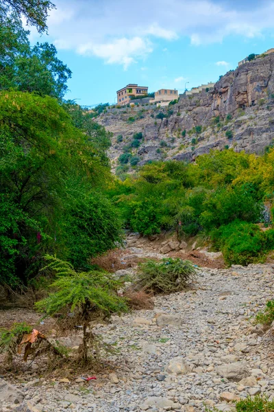 Uitzicht op Wadi Bani Habib op de berg Jebel Akhdar in Oman. — Stockfoto