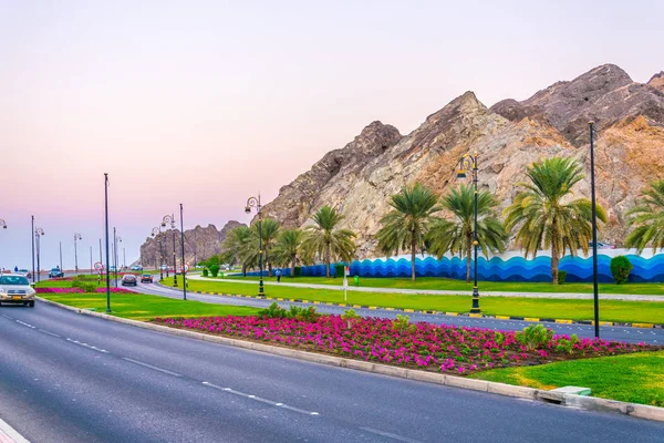 Vista da estrada corniche em Mascate, Omã . — Fotografia de Stock