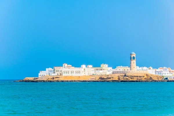 Utsikt över Al ayjah stad från en strand i sur, Oman. — Stockfoto