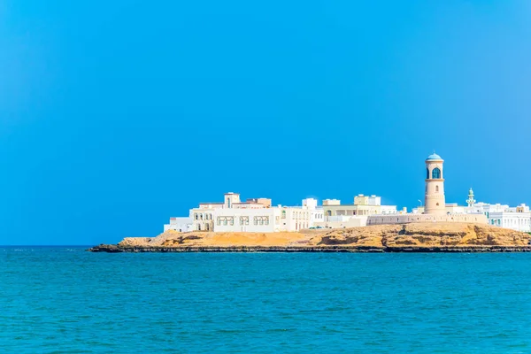 Utsikt över Al ayjah stad från en strand i sur, Oman. — Stockfoto