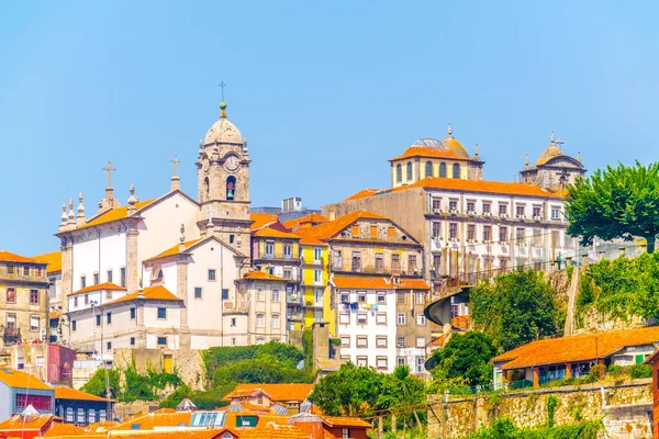 Flygvy över Porto fånga kyrkan Igreja paroquial de Nossa Senhora da Vitoria och Church of Saint Benedict Victory — Stockfoto