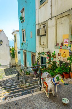 Portekiz'in Lizbon kentinde dik merdiven.