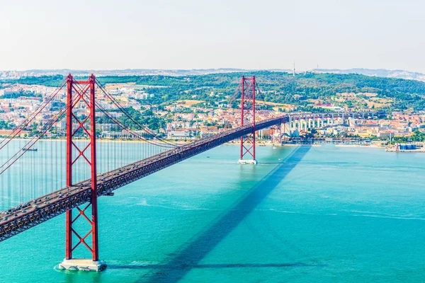 Puente 25 de abril bridge in Lisbon, Portugal. — Stock Photo, Image