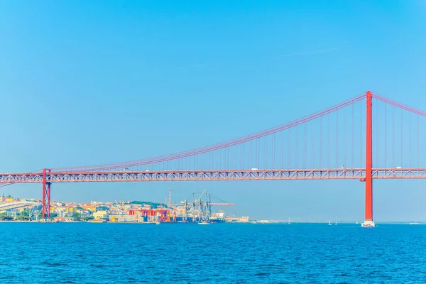 Puente 25 de abril bridge in Lisbon, Portugal. — Stock Photo, Image