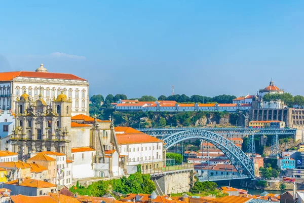 Oporto con el monasterio da serra do pilar y puente Luis I, Portugal . — Foto de Stock