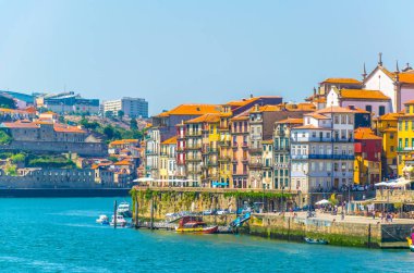 Porto'daki douro nehri kıyısı, Portekiz.