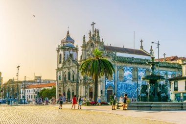 Porto,Portekiz'deki igreja do carmo kilisesinin görünümü.