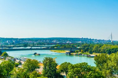 Belgrad'da sava nehri kıyısında yüzen restoranlar, Sırbistan.