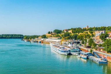 Belgrad'da Kalemegdan kalesinin hakim olduğu Sava nehir kenarı görünümü, Sırbistan
