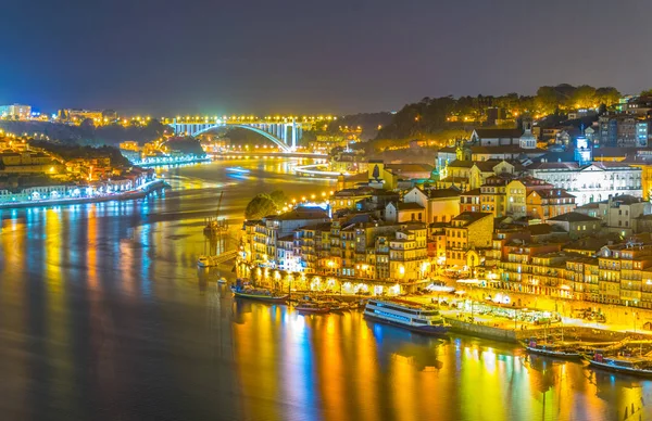 Frente al mar de Oporto durante la noche, Portugal . — Foto de Stock