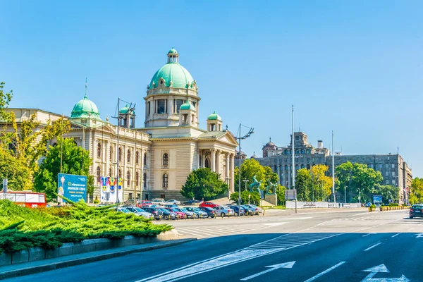 Vista del edificio de la asamblea nacional en Belgrado, Serbia — Foto de Stock