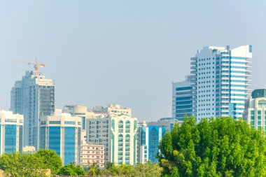 Sharjah, Bae'deki gökdelenlerin detayları.