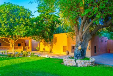 Al Ain, Bae'deki eski saray müzesinin avlusu