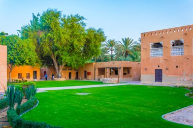 Al Ain, Bae'deki eski saray müzesinin avlusu