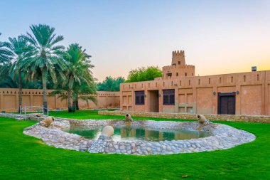 Al Ain, Bae'deki eski saray müzesinin avlusu