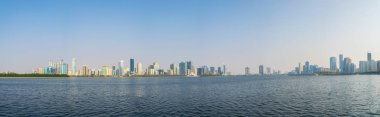 Emirlik Sharjah, Bae gökdelen ile çevrili al Majaz amfitiyatrosu da dahil olmak üzere Khalid lagün Panorama görünümü