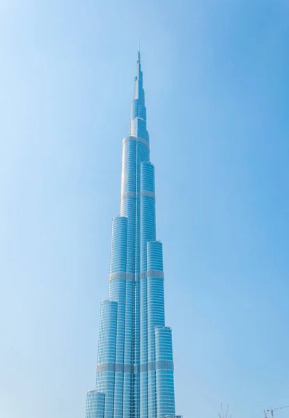 O arranha-céu Burj Khalifa em Dubai é o edifício mais alto do mundo . — Fotografia de Stock