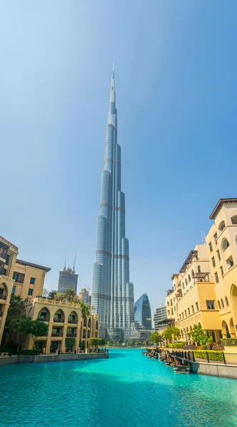 O arranha-céu Burj Khalifa em Dubai é o edifício mais alto do mundo . — Fotografia de Stock