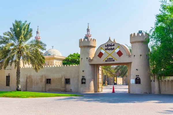 Musée d'Ajman est situé dans une ancienne forteresse. Ajman est le plus petit des Émirats arabes unis . — Photo