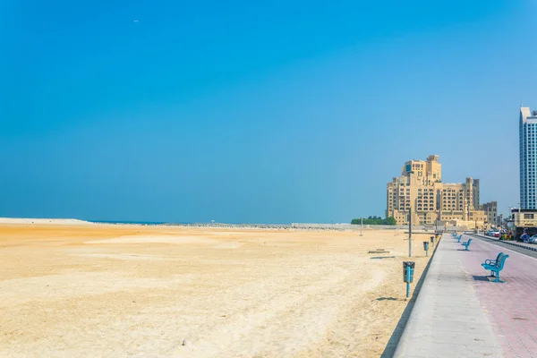 Hotels am Strand im kleinsten der vereinigten arabischen Emirate - ajman. — Stockfoto