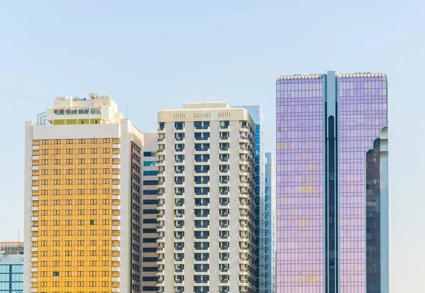 Detalle de rascacielos en Abu Dhabi, Emiratos Árabes Unidos —  Fotos de Stock