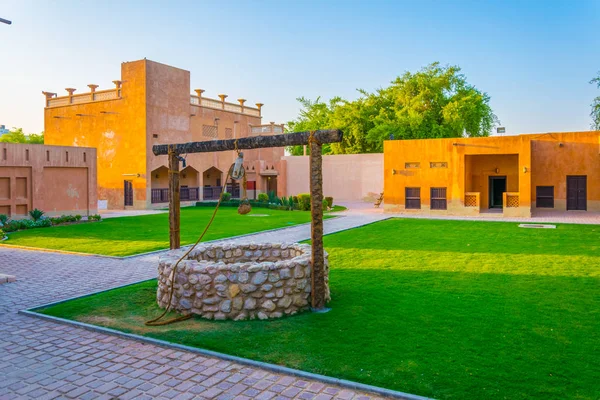 Pátio do antigo museu do palácio em Al Ain, Emirados Árabes Unidos — Fotografia de Stock