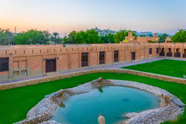 Pátio do antigo museu do palácio em Al Ain, Emirados Árabes Unidos — Fotografia de Stock