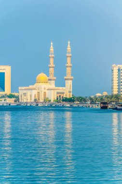 Sharjah, Bae'deki Mağfirah Camii'nin görünümü