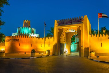 nigth, Bae sırasında Al Ain eski saray müzesi görünümü