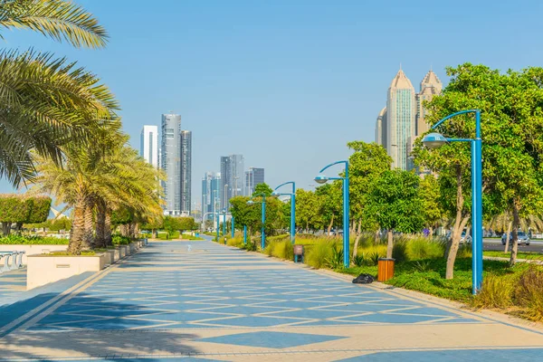 Blick auf die Corniche - Promenade in abu dhabi, uae — Stockfoto