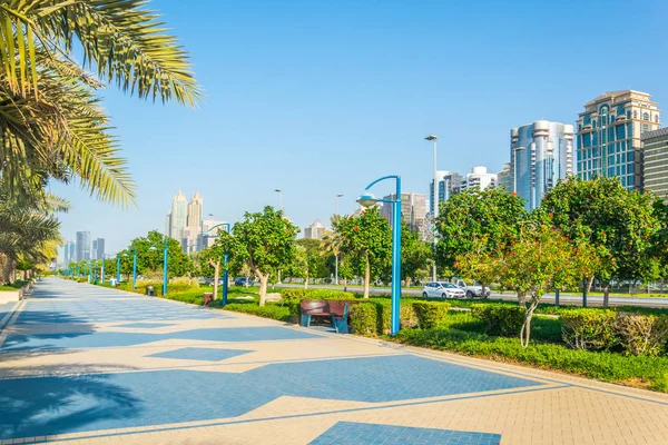 Widok na promenadę-promenada w Abu Zabi, ZEA — Zdjęcie stockowe