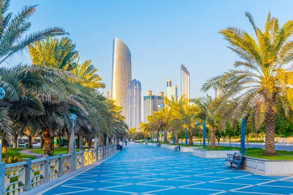 Blick auf die Corniche - Promenade in abu dhabi, uae — Stockfoto