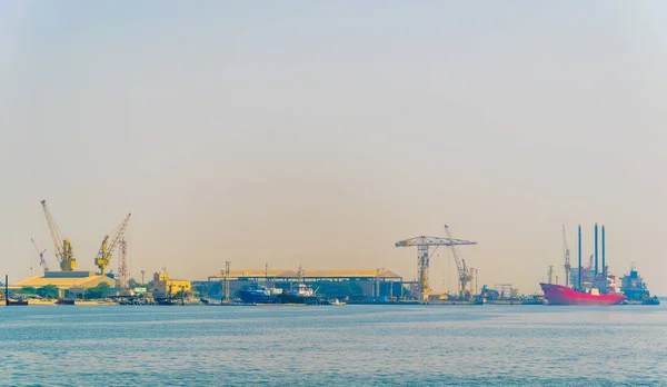 Vista del puerto industrial de Ajman, Emiratos Árabes Unidos — Foto de Stock