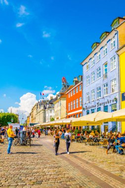 Kopenhag, Danimarka, 21 Ağustos 2016: Kopenhag'ın merkezindeki eski Nyhavn limanının görünümü, Danimarka.