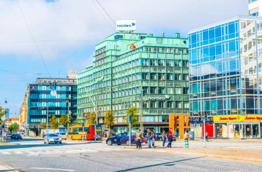 Kopenhag, Danimarka, 21 Ağustos 2016: Kopenhag'ın merkezinde bir ana caddenin görünümü, Danimarka.