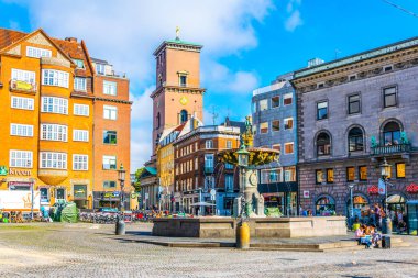 Kopenhag, Danimarka, 21 Ağustos 2016: Kopenhag'ın merkezindeki Nytorv meydanının görünümü, Danimarka.