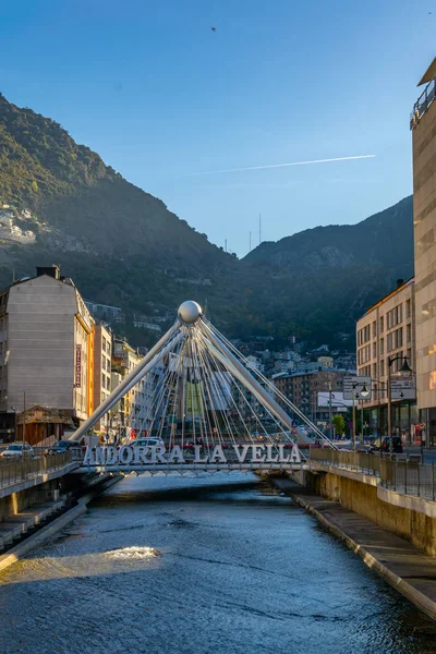 ANDORRA LA VELLA, ANDORRA, 29 DE SEPTIEMBRE DE 2017: Pont de Paris en Andorra la Vella — Foto de Stock