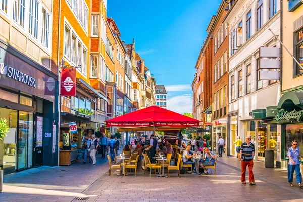 Bremen, Německo, 30. srpna 2016: pohled na pěší ulici v centru Brmen, Německo. — Stock fotografie