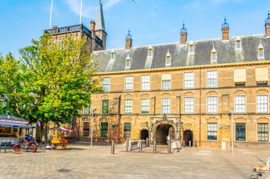 Lahey, Hollanda, 7 Ağustos 2018: İnsanlar savaş anına yürüyor