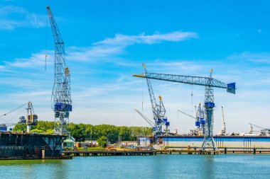 Rotterdam, Hollanda, 6 Ağustos 2018: Rott limanının görünümü
