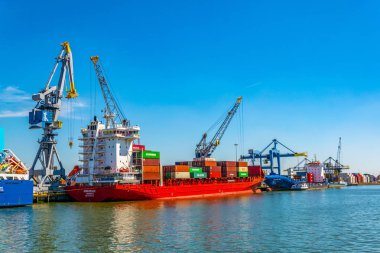 Rotterdam, Hollanda, 6 Ağustos 2018: Rott limanının görünümü