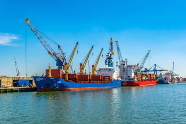 Rotterdam, Hollanda, 6 Ağustos 2018: Rott limanının görünümü