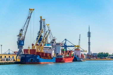 Rotterdam, Hollanda, 6 Ağustos 2018: Rott limanının görünümü