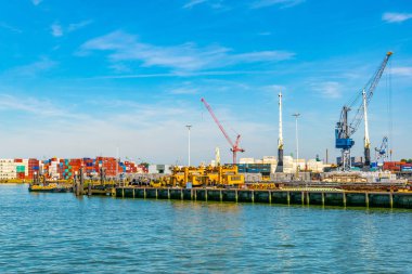 Rotterdam, Hollanda, 6 Ağustos 2018: Rott limanının görünümü